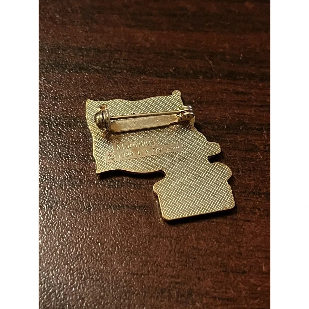Vintage 1984 Los Angeles‎ Olympics Coca Cola Sam Eagle Mauritius Flag Lapel Pin